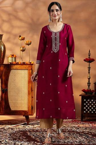 Floral embroidered sequinned pure silk straight kurta with lining