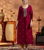 Floral embroidered sequinned pure silk straight kurta with lining