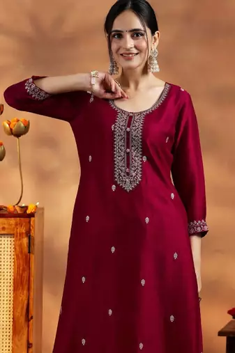 Floral embroidered sequinned pure silk straight kurta with lining