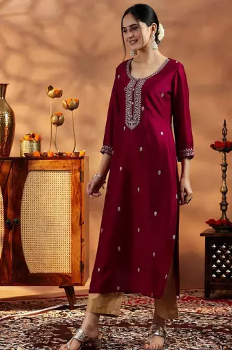 Floral embroidered sequinned pure silk straight kurta with lining