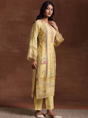 Floral printed notch neck beads and stones straight kurta with palazzos and dupatta 3