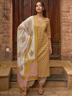Floral printed v-neck straight kurta with salwar and dupatta 1