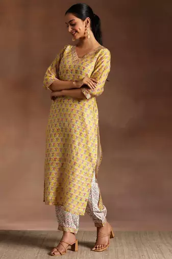 Floral printed v-neck straight kurta with salwar and dupatta