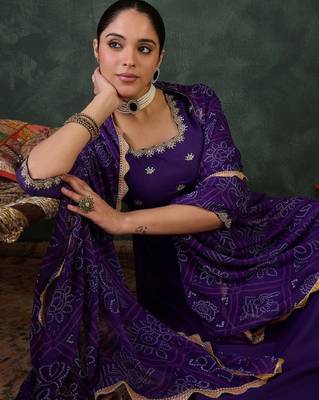 Embroidered square neck anarkali kurta with trousers and dupatta 2