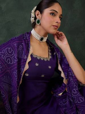 Embroidered square neck anarkali kurta with trousers and dupatta 3