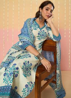 Women floral printed regular pure cotton kurta with trousers & with dupatta 2