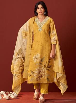 Women floral embroidered cotton kurta with trousers & dupatta 1