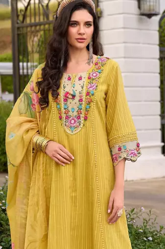 Women floral embroidered regular thread work pure cotton kurta sets