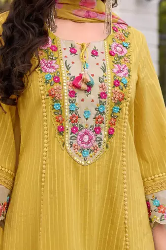 Women floral embroidered regular thread work pure cotton kurta sets