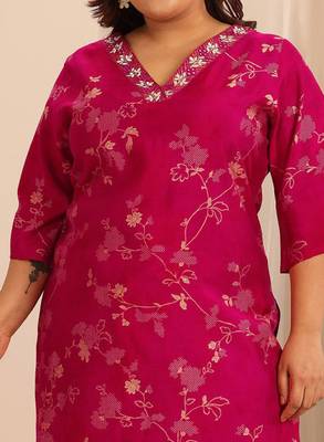 Extra love by libas plus size women floral printed kurta with trousers & with dupatta 2