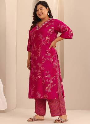 Extra love by libas plus size women floral printed kurta with trousers & with dupatta 3