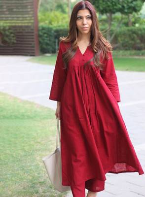 Women regular a-line kurta with trousers 1