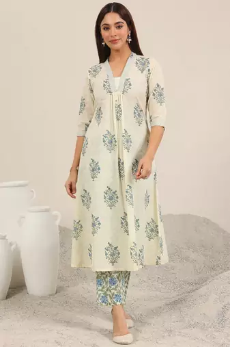 Women floral printed pleated kurta with trousers kurta sets