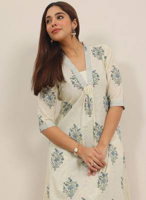 Women floral printed pleated kurta with trousers kurta sets 3