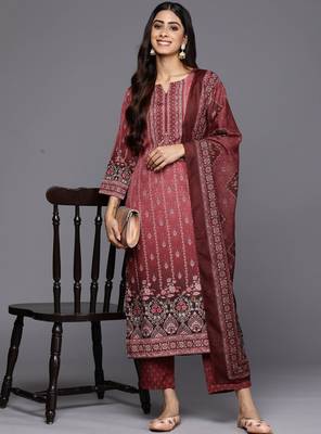 Floral printed notch-neck kurta with trousers and dupatta 2