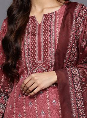 Floral printed notch-neck kurta with trousers and dupatta 3