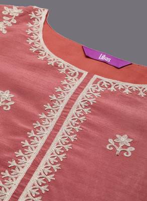 Women ethnic motifs embroidered kurta with trousers & dupatta 3