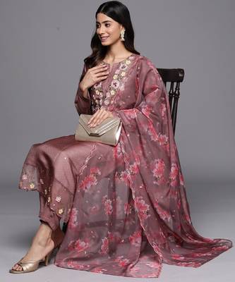Women floral embroidered kurta with trousers & dupatta 1