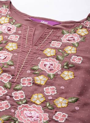 Women floral embroidered kurta with trousers & dupatta 3