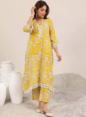 Floral printed v-neck a-line kurta with trousers 2