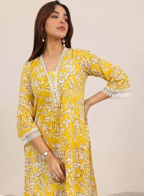 Floral printed v-neck a-line kurta with trousers 3