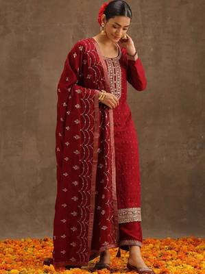 Women ethnic motifs embroidered kurta with trousers & dupatta 1