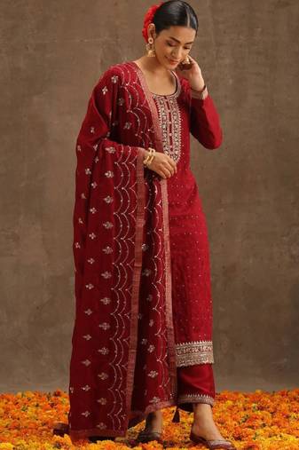 Women ethnic motifs embroidered kurta with trousers & dupatta