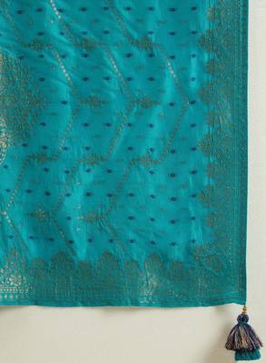 Women ethnic motifs embroidered thread work kurta with trousers & dupatta kurta sets 4