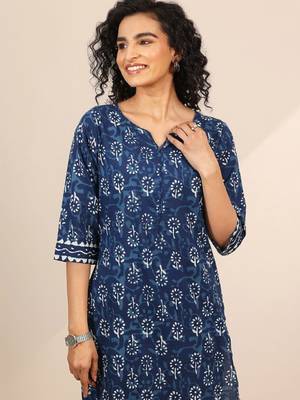 Women floral printed regular kurta with trousers & dupatta 2