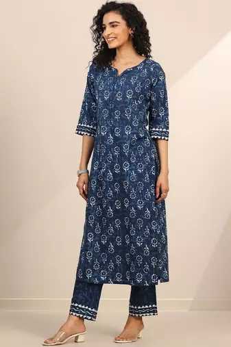 Women floral printed regular kurta with trousers & dupatta