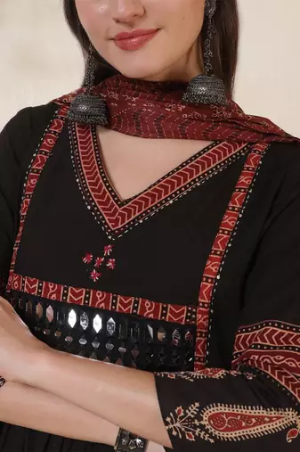 Women solid viscose rayon kurta sets