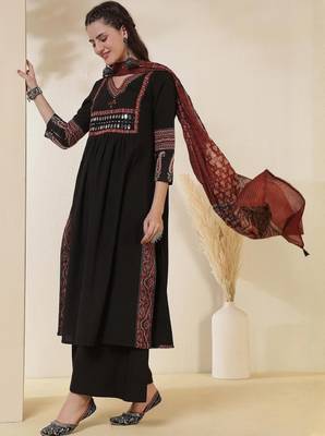 Women solid viscose rayon kurta sets 4