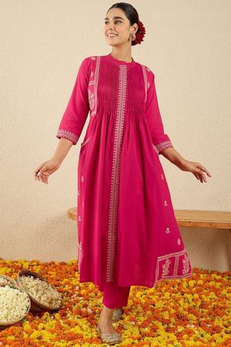 Women ethnic motifs printed cotton a-line kurta with trousers