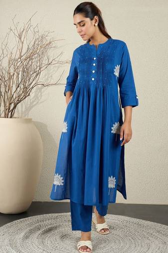 Women ethnic motifs printed cotton a-line kurta with trousers