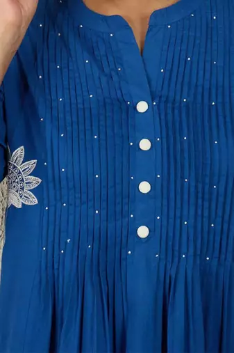 Women ethnic motifs printed cotton a-line kurta with trousers