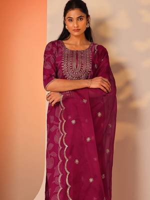 Women woven design embroidered kurta with trousers & dupatta 3