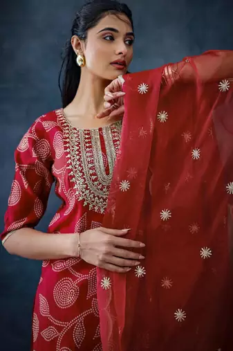Bandhani printed round neck straight kurta with trousers & dupatta