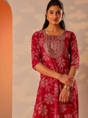 Bandhani printed round neck straight kurta with trousers & dupatta 3