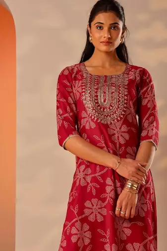 Bandhani printed round neck straight kurta with trousers & dupatta