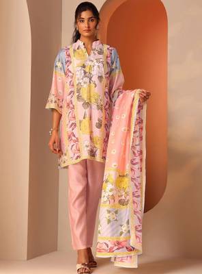 Women floral printed a-line kurta with trousers & dupatta 2