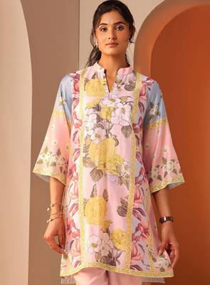 Women floral printed a-line kurta with trousers & dupatta 3