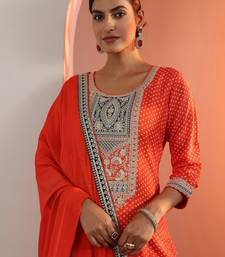 Women bandhani print regular thread work kurta with trousers & dupatta