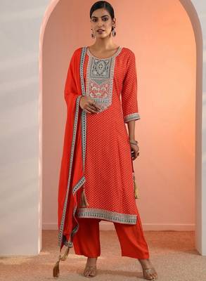 Women bandhani print regular thread work kurta with trousers & dupatta 1