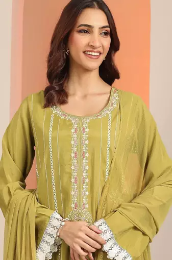 Women floral embroidered regular kurta with trousers & dupatta