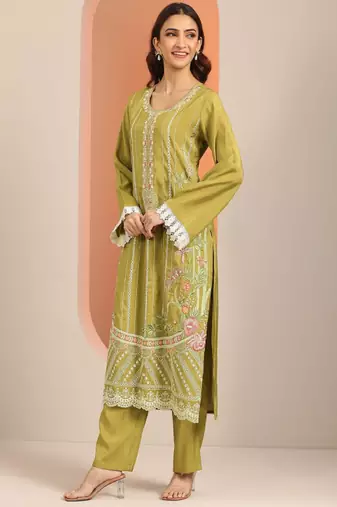 Women floral embroidered regular kurta with trousers & dupatta