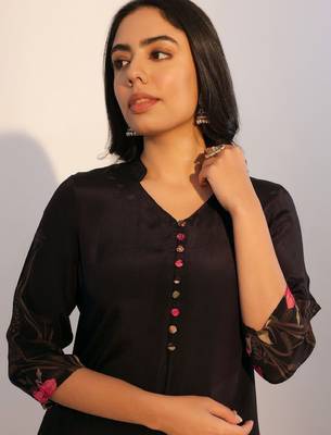Women floral printed kurta with trousers & dupatta 3