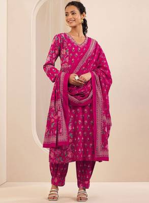 Women floral printed panelled kurta with salwar & dupatta 2