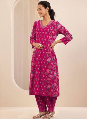 Women floral printed panelled kurta with salwar & dupatta 4