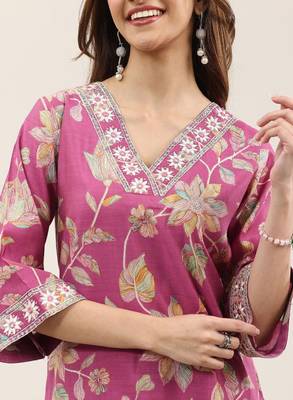 Women floral printed regular kurta with trousers & dupatta 3