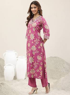 Women floral printed regular kurta with trousers & dupatta 4